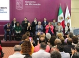 Gobierno de Michoacán firma convenio con ISSSTE para dar atención médica a docentes pensionados