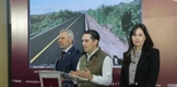 Van por rehabilitación de más de mil kilómetros de carreteras en Michoacán, en 2023 El titular de la Secretaría de Comunicaciones y obras Públicas, Rogelio Zarazúa Sánchez, anunció que en 2023 se pretende rehabilitar mil 200 kilómetros de caminos y carreteras en el estado, para lo cual se contarán con recursos del programa Obras Multianuales. En conferencia de prensa, señaló que esto se sumará a la intervención realizada en 2022, la cual aún no concluye, por lo que serán en total, hasta 2 mil kilómetros los que estarán rehabilitados al 2024. “Queremos poner en el centro de la obra pública a las personas. Es una concepción distinta, no es nada más concreto, asfalto. Todo tiene un mensaje y tiene una característica, que es para brindar acceso a servicios públicos y mejor conectividad en el estado”, expresó. Zarazúa Sánchez refirió que entre las 18 intervenciones que se han concretado, se encuentran caminos como Zacapu – Villachuato, San ángel Zurumucapio – Ziracuaretiro, El Correo – Lagunillas, entre otras, y en proceso, dijo, están las carreteras Apatzingán – Aguililla, Jacona – Los Reyes, Peribán – Buenavista y Aranza – Cheranástico.