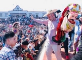 Asiste Bedolla al concurso de Danza de Kúrpites 2023