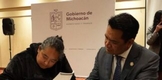 Gobierno del Estado entrega primer seguro de vida Fortapaz a viuda de policía