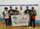 Logran alumnos del Cecytem trofeo de diseño en campeonato de robóticas