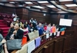 Trabajadoras del Congreso se manifiestan en sesión solemne