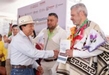 Entrega Bedolla fertilizante gratuito a mil 400 productores del campo en la Meseta Purépechas