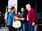 Inaugura Bedolla remodelación de plaza pública en Ihuatzio