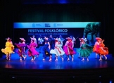 Festival Folklórico de la SEE recauda juguetes para niñas y niños