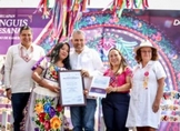 Premia Bedolla a ganadores de los concursos de Artesanías e Indumentaria Tradicional