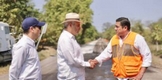Supervisa Bedolla obra carretera en Apatzingán