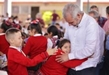 Bedolla beneficia escuelas de Los Reyes con más de 5 mdp en material educativo