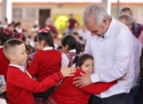 Bedolla beneficia escuelas de Los Reyes con más de 5 mdp en material educativo