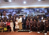 Bedolla entrega becas y tabletas a ganadores de Olimpiada Infantil