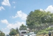 AUTO CHOCA CONTRA MURO DE CONTENCIÓN EN LA MORELIA-PÁTZCUARO