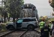 CAMIONETA ES IMPACTADA POR EL TREN EN MORELIA