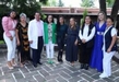 TRES MUJERES SOBREVIVIENTES DE CÁNCER DE MAMA RECIBEN IMPLANTES MAMARIOS