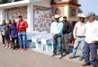 Víctor Zurita entrega calentadores solares en La Carbonera
