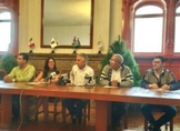 Árboles naturales y esferas, a venta en Bazar Navideño de la Cofom