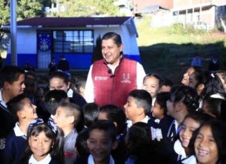 COMUNIDAD ESTUDIANTIL AGRADECE A NACHO CAMPOS COMPROMISO CUMPLIDO CON LA EDUCACIÓN