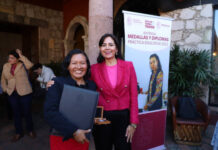 MAESTRA GANADORA A LA PRÁCTICA EDUCATIVA FAVORECE EL NEURODESARROLLO DE SUS ALUMNOS