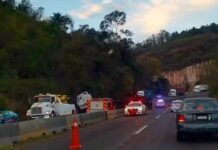 Se accidenta tráiler en la Morelia-Pátzcuaro; chofer queda herido