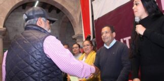 Entrega Bladimir González y Semigrante visas y pasaportes en Tarímbaro