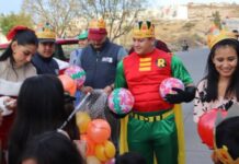 Víctor Zurita lleva a Villas del Oriente la Caravana de Los Reyes Magos