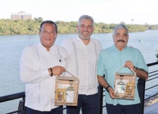 Asiste Bedolla a relevo directivo de Asipona en LC