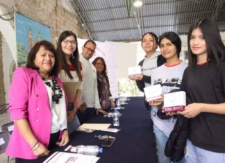 Entrega Seimujer calzones menstruales a alumnas de secundaria La Huerta
