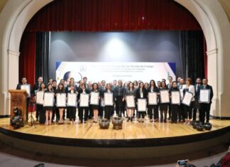 HAN ALCANZADO LA EXCELENCIA ACADÉMICA: LA RECTORA ENTREGA LA MEDALLA “DR. IGNACIO CHÁVEZ SÁNCHEZ”