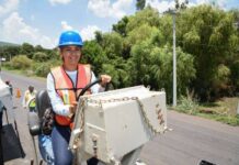 PERLA DANIELA SE LA RIFA EN LA RECONSTRUCCIÓN DE CARRETERAS
