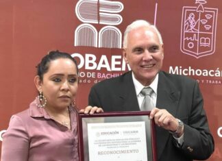 SEP galardona a maestra del Cobaem por aportación excepcional en bachillerato