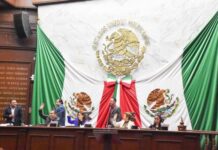 A ROSA CITLALI MARTÍNEZ CERVANTES, PRESEA “LA MUJER MICHOACANA 2024”