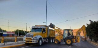 SCOP atiende desprendimiento de material en Distribuidor Morelos
