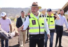 Supervisa Bedolla rehabilitación carretera en región Oriente