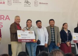 ENTREGAN TARJETAS LEEN A ESCUELAS DE MORELIA; PROGRAMA HA BENEFICIADO A MÁS DE 2 MIL PLANTELES EN EL ESTADO