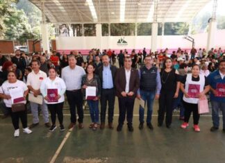ENTREGA ELÍAS IBARRA APOYOS A COMERCIANTES DE PÁTZCUARO POR MÁS DE 1.1 MDP