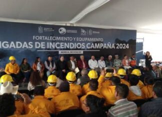 ENTREGA BEDOLLA, EQUIPO CONTRA INCENDIOS A BRIGADISTAS