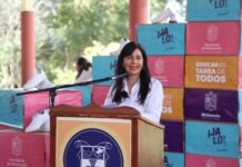 BENEFICIADOS MÁS DE 46 MIL ESTUDIANTES CON TENIS DE JALO A ESTUDIAR