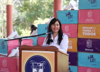 BENEFICIADOS MÁS DE 46 MIL ESTUDIANTES CON TENIS DE JALO A ESTUDIAR