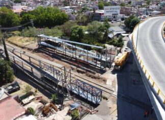 EMITE ALFONSO MARTÍNEZ ALERTA VIAL POR COLOCACIÓN DE PUENTE PEATONAL EN AV. SIERVO DE LA NACIÓN