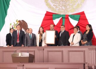 EN ARIO DE ROSALES, FACULTAD DE DERECHO RECIBE PRESEA «PRIMER TRIBUANAL DE JUSTICIA»