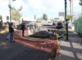 LLAMA ALFONSO MARTÍNEZ A CIRCULAR CON PRECAUCIÓN EN AV. ROTARISMO POR REPARACIÓN DE REJILLA