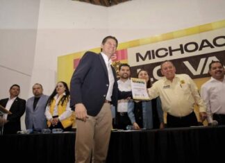 Dirigencias perredistas entregan constancias a candidatos michoacanos