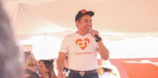 Carlos Herrera escucha a los jóvenes patzcuarenses
