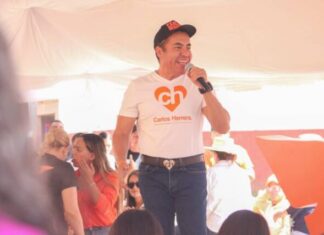 Carlos Herrera escucha a los jóvenes patzcuarenses