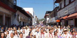 Uruapan se llena de color e identidad con el Tianguis Artesanal de Domingo de Ramos