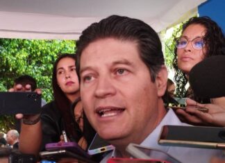 PREFIERO CERCANÍA CON LA GENTE ANTES QUE DEBATES: PONCHO MARTÍNEZ