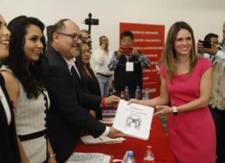 DANIELA DE LOS SANTOS FORMALIZA SU CANDIDATURA AL DISTRITO 17 DE MORELIA