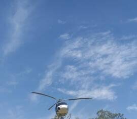 ENVÍAN HELICÓPTERO CON HELIBALDE PARA COMBATIR INCENDIO FORESTAL EN CHILCHOTA