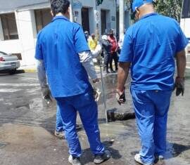 OOAPAS REPARA FUGA EN ALCANTARILLA