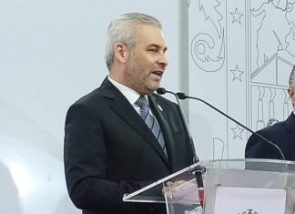 Llama Bedolla a empresarios, a cumplir con formalización laboral