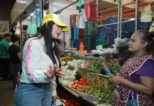 Con comerciantes, asume Araceli Saucedo el compromiso de potenciar su desarrollo